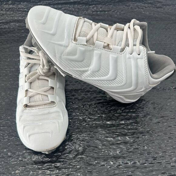 BOYS FOOTBALL CLEATS - Picture 3 of 5